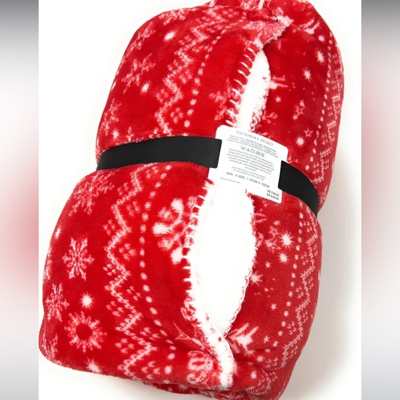 VS Snowflake Sherpa Blanket! - Picture 3 of 5